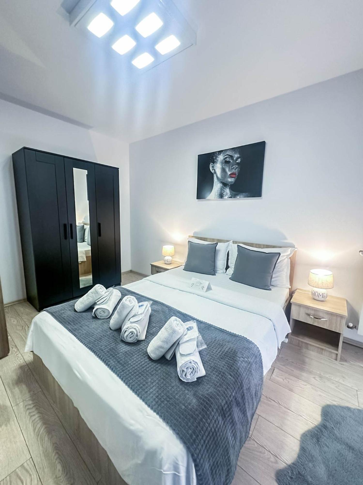 Sunrise Apartments City Center Boekarest Buitenkant foto