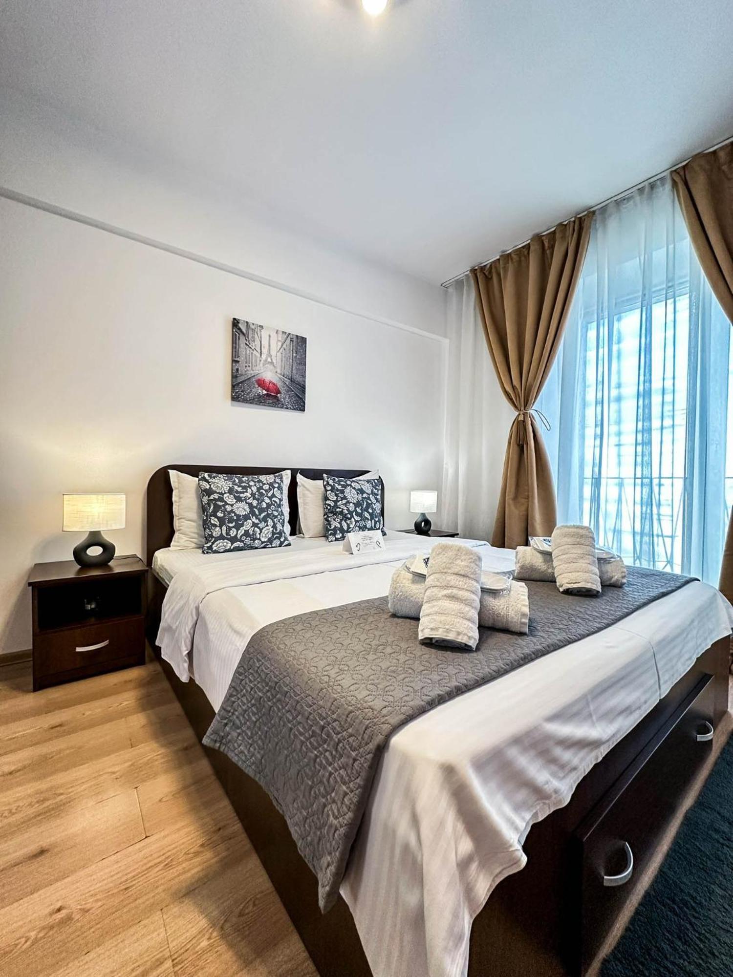 Sunrise Apartments City Center Boekarest Buitenkant foto