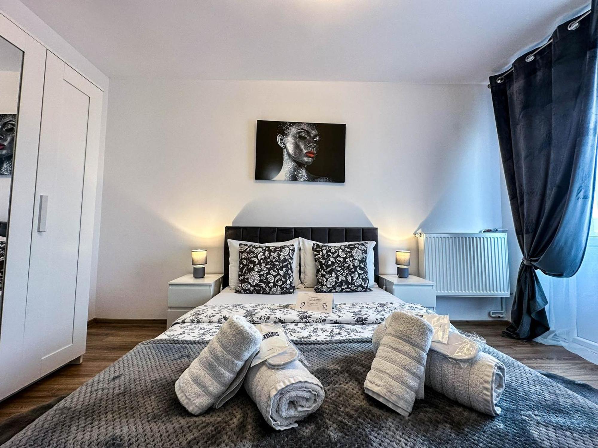 Sunrise Apartments City Center Boekarest Buitenkant foto