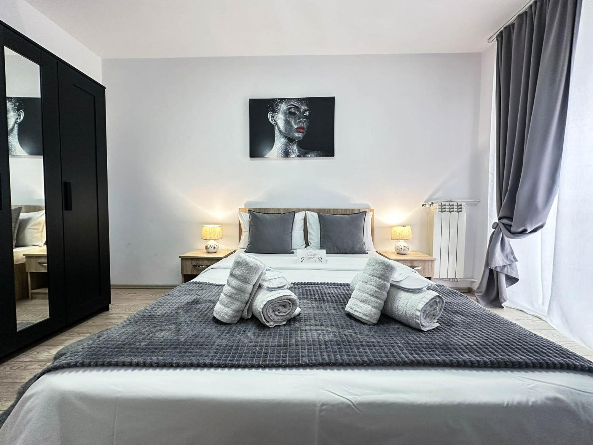 Sunrise Apartments City Center Boekarest Buitenkant foto