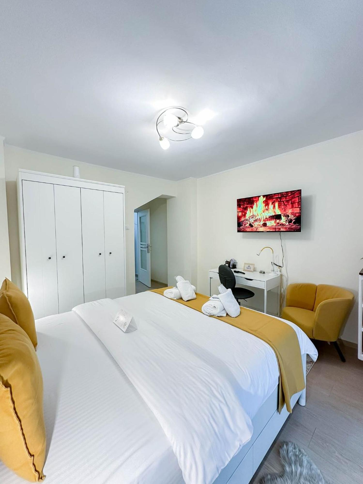Sunrise Apartments City Center Boekarest Buitenkant foto